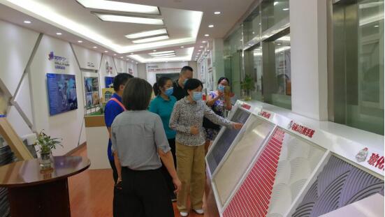 8.23市人大和市总工会走访企业2.jpg
