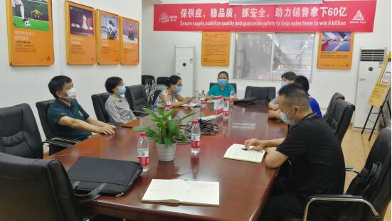 8.23市人大和市总工会走访企业 3.jpg